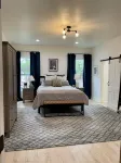 Remodeled historic cottage, 2-min walk to downtown.