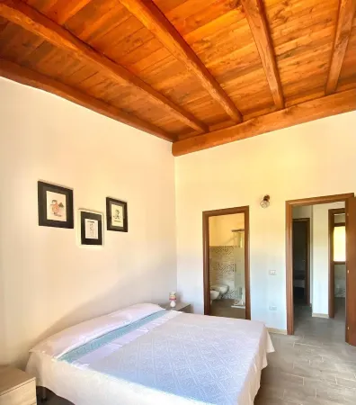 Newly built villas located in a quiet hamlet of San Teodoro. Отели рядом с достопримечательностью «Parco pubblico con giochi per i bambini»