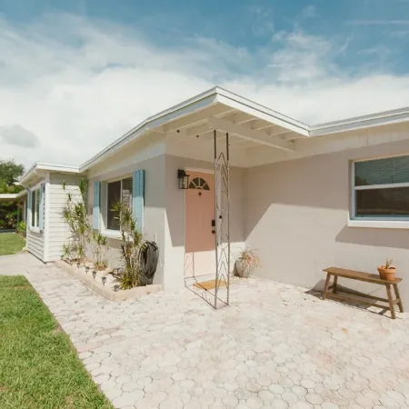 Boutique Largo Bungalow: Just mins to Gulf beaches! Beach gear provided!