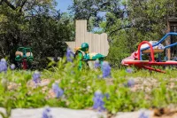 Glamping in Spicewood TX Hill Country ~ Cabin 3 The Sonnie at Green Acres