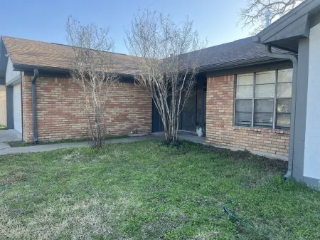 Stylish, dog friendly, recently renovated home <3 miles from Texas A&M.