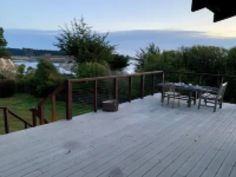 Ocean & River View EVC Hot & Cold Tubs Outdoor Shower Walk to Town Dog Friendly