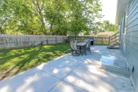 5 Bedroom Lincoln Home 10 Minutes from Downtown Hotels near Super Saver At Fallbrook