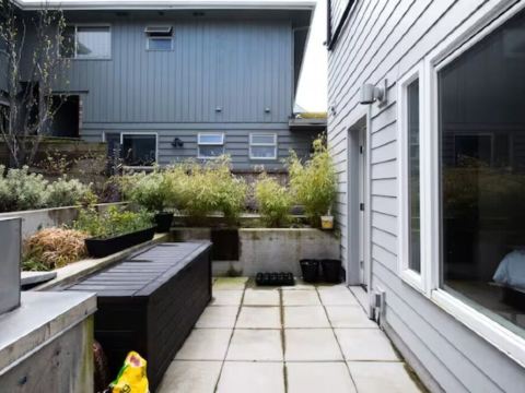 Walk to Pike and Space Needle from a Cap Hill Loft