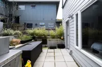 Walk to Pike and Space Needle from a Cap Hill Loft Hotels in Capitol Hill