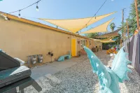 Tribune at Redlands, Arcade Hands