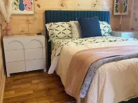 1 Bdr Cabin Duplex Unit on Apple River. Kayaks, Sups & Sauna. Pet Friendly! Hotels in Polk County