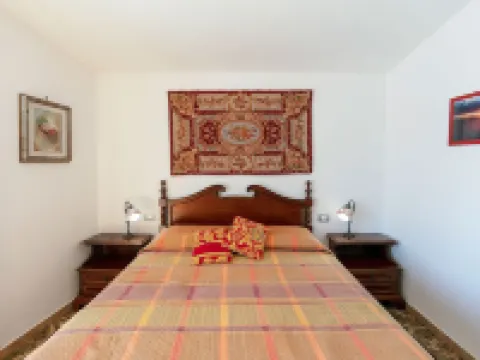 Up to 5 guest house above the Cliff House Hotels in Corniglia