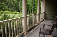 Whole home on 5 acres. Minutes from vineyards, SNP, and CHO airport. 30 min UVA