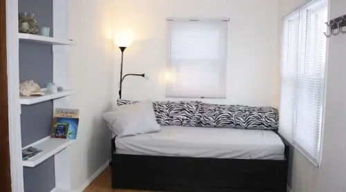 Lakeview Cottage With Perfect Sunsets Hotels in Columbia County