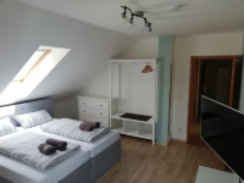 Südhang Apartment in Rehling bei Augsburg, Boxspringbetten 艾夏赫-費里德貝格縣酒店