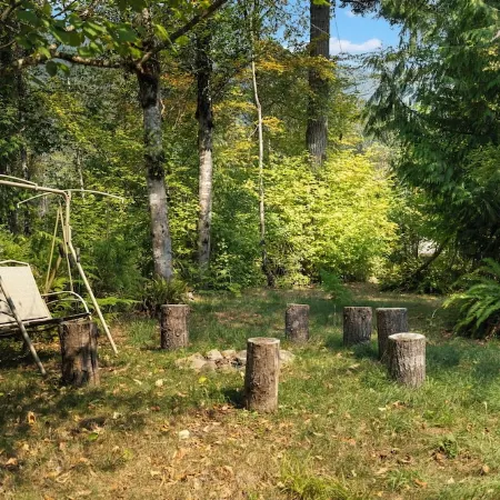 4000sqft, 1-acre Custom Cabin Retreat w Game Room, Hot Tub & Sauna @Mt Hood