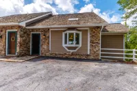 Beautiful Lake Glenville Mountain Getaway