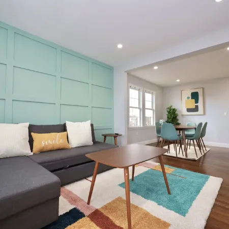 Luke House, Sleeps 14, Weddings, 2 Kitchens, Parking, Close to Airport & Boston