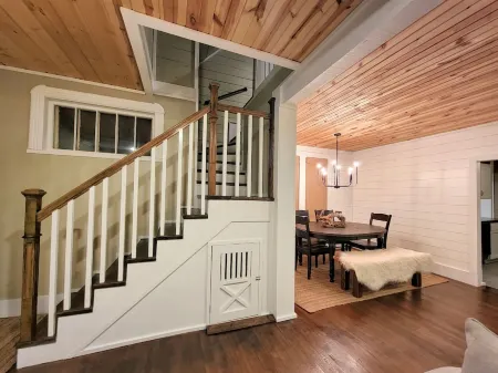 Charming Cottage! - 3 Bedrooms, 4 Beds, 2 Full Baths, 6 Adults