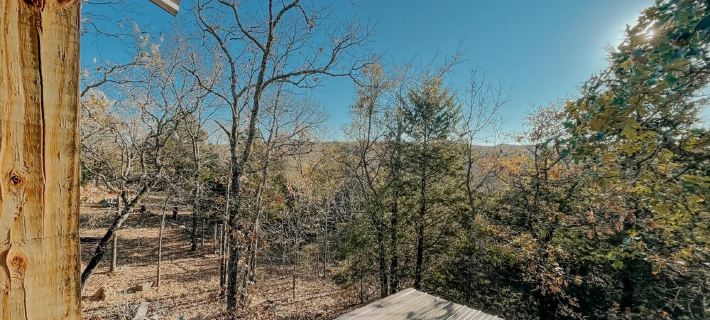 Little Piece of Heaven to retreat yourself 2 min from the Lake Hotels in Cherokee County