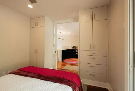 Saugatuck Waterfront condo. Bike, beach, boat, kayak, shop, Outdoor heated pool Отели в г. Сотак