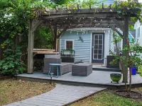 Lil' Ms. Clementine 2-Bedroom Home in Historic District with Golfcart Option 北安普敦縣酒店