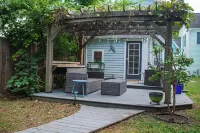 Lil' Ms. Clementine 2-Bedroom Home in Historic District with Golfcart Option