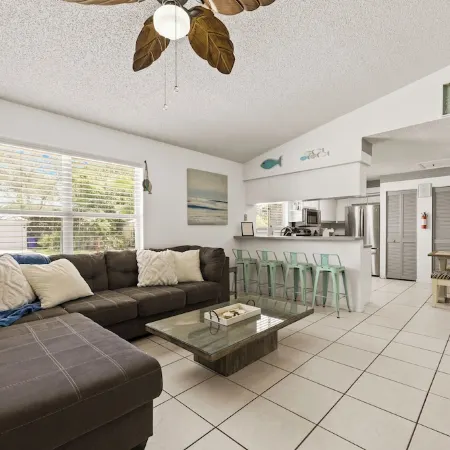 2BR Retreat close to beach with private backyard