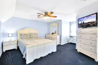 Spacious Condo! 2BR/2BA + BR Loft - 3.5 Miles from Disney!! 5 pools! Fun!!