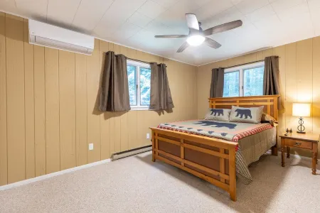 Getaway Chalet-Spacious Beautiful Retreat- Laurel Highlands-Secluded Backyard!