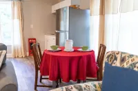 Charming country guest cottage eight miles from downtown Athens and UGA