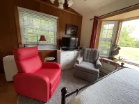 Shelley's Retreat, entire house & efficiency suite