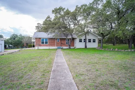 Gruene Game Haus! Arcade Room/Driving Sim/Nerf Room Отели рядом с достопримечательностью «Guadalupe River»