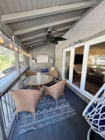 Gorgeous condo for 8, travel crib and pull-out, full kitchen, beach boardwalk! Отели рядом с достопримечательностью «St Simons Island»