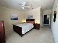 Private Condo + pool access - close to OWA waterpark, sportsplex & Gulf beaches Hotels near Aaronville Park