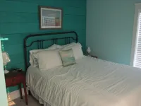 American Four-Square completely renovated, easy walk to the beach! 北安普敦縣酒店