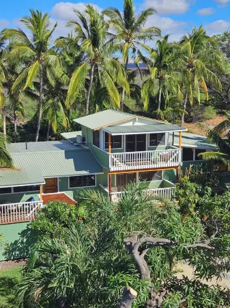 Steps from Paniau Beach