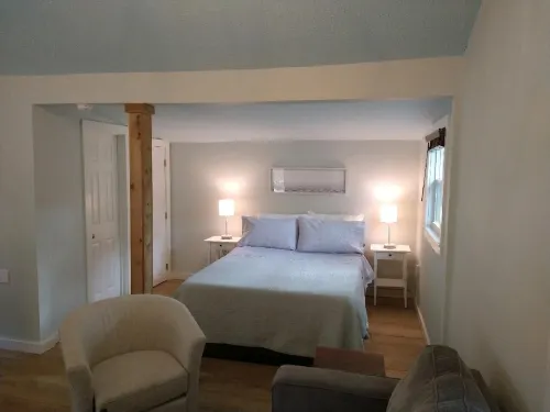 Private Studio Just two block to Lassing park waterfront