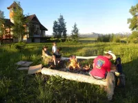 Custom Log Cabin with Teton Views and Hot tub near National Parks