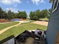 Remodeled house, 15 min. to Lake Texoma- pickleball and sand volleyball courts.