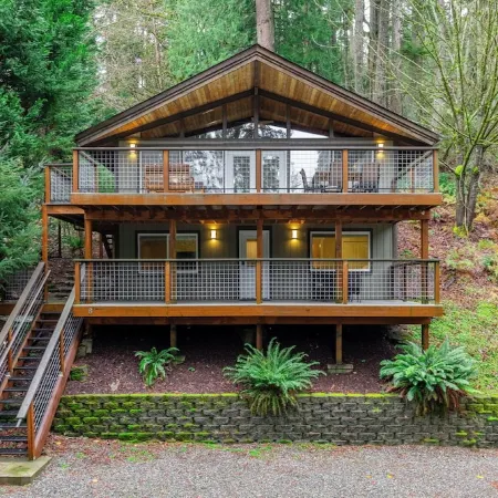 Peaceful 2-bedroom retreat in the trees above Bellingham