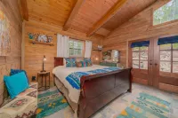 Rustic Cabin, Amazing  Views of the Mountains, with sled hill - STR 2022-092