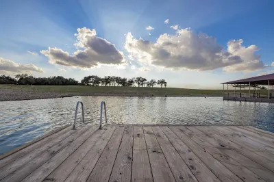 Spacious Lake Travis retreat with stunning views and huge gameroom!