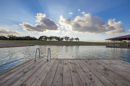 Spacious Lake Travis retreat with stunning views and huge gameroom!