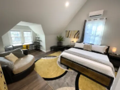Newly built Luxury 3 bedroom Mountain Chalet in town - Hot tub and Pet Friendly! Hotels in Brevard