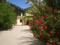 Country house surrounded by beautiful countryside, with a large pool WIFI FREE - فلل