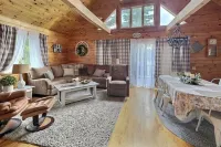 Charming 3 Bedroom on Beech Hill Pond Close to Ellsworth and Bar Harbor WiFi, AC