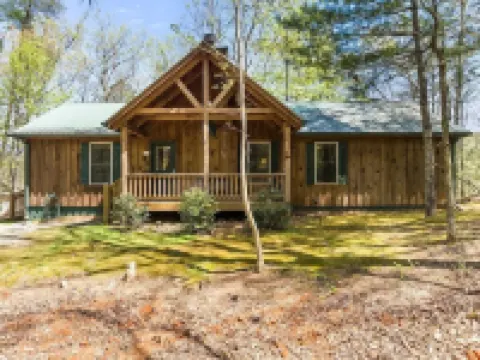 6BDRM Cabin only 10 mins to Alpine Helen/ Hot Tub/ Firepit/ Game Room/ Satellite
