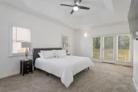 Heavenly Lakefront Six Bedroom Hideaway