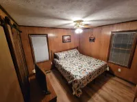 Maples Lakefront Blessing w/ private boat dock/lake access kayaks & paddle boat