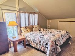 TRAVELERS! In the heart of Baraboo, close to SSM Hospital!