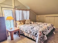 TRAVELERS! In the heart of Baraboo, close to SSM Hospital! Hotels in Baraboo