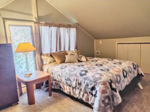 TRAVELERS! In the heart of Baraboo, close to SSM Hospital!