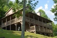 New Hot tub/Log cabin/-close to APP & skiing- Firepit-game tables-pet friendly Hotels near Valle Crucis Lavender House
